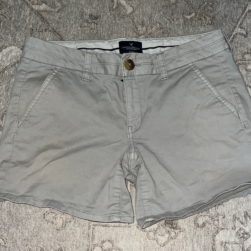 American Eagle — Size 6 — Gray Chino Shorts